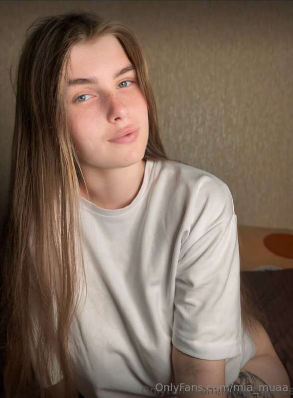 Let me distract you👉 @margsqueeze 🍒 Cum and pour your cum al..