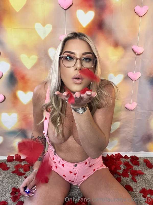 ONE FAN ONLY! First Fan to tip $15 gets a XXX Valentine's bu..