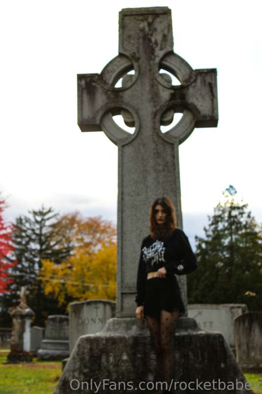 pov: ur goth gf takes you on a date 1