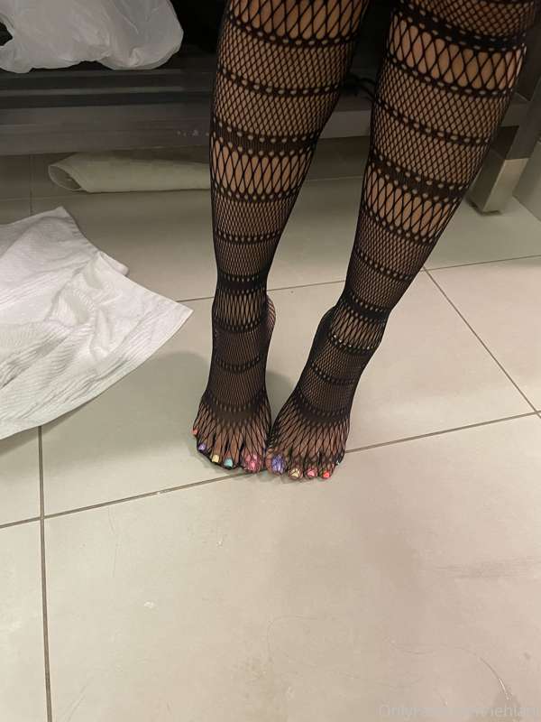 😇 for those who’ve requested fishnets/hose ! 2