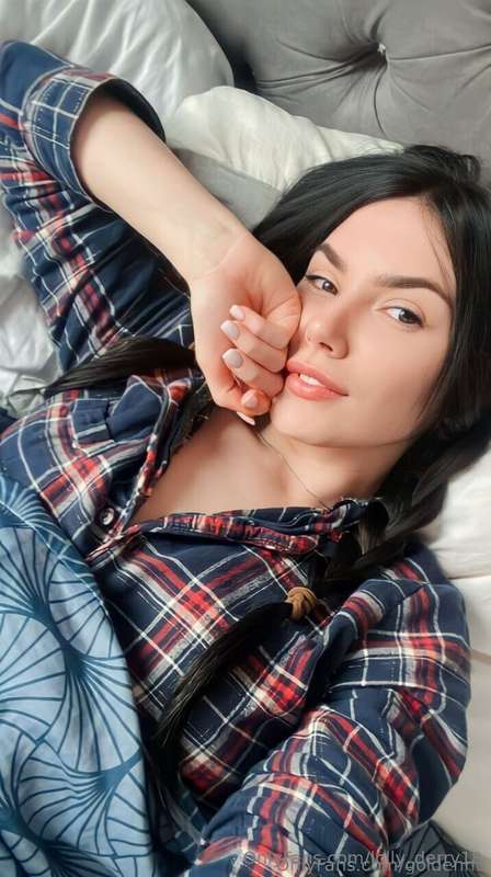 🫦Hot brunette @goldenna loves videocall 🍌💦  🍭Custom photos a..