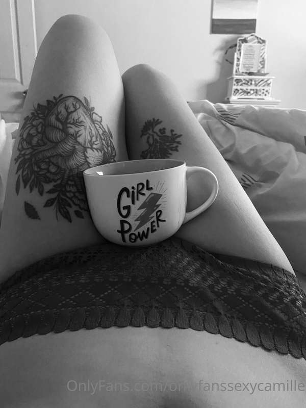 Good morning 😏 #legs #bed #bedroom