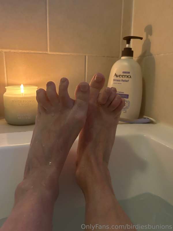Letting my feet have a relax 🥰🥰 if you could help me with th.. 2