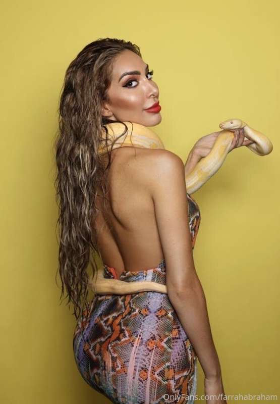 All Nude Snake 🐍 Photo Bundle is in your DMs now ready for y..