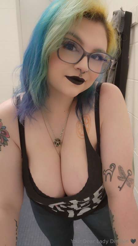 Just reminding you guys that I'm on Twitch now! Gimme a foll..
