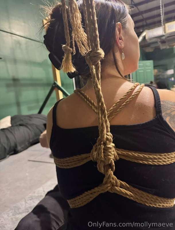 a few shots of the ‘infinity harness’ my rope top tied on me.. 2
