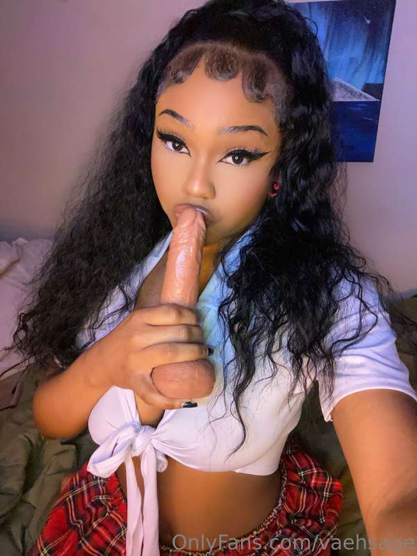 here’s a 2 mins long video of my sucking on this 🤫🍆
