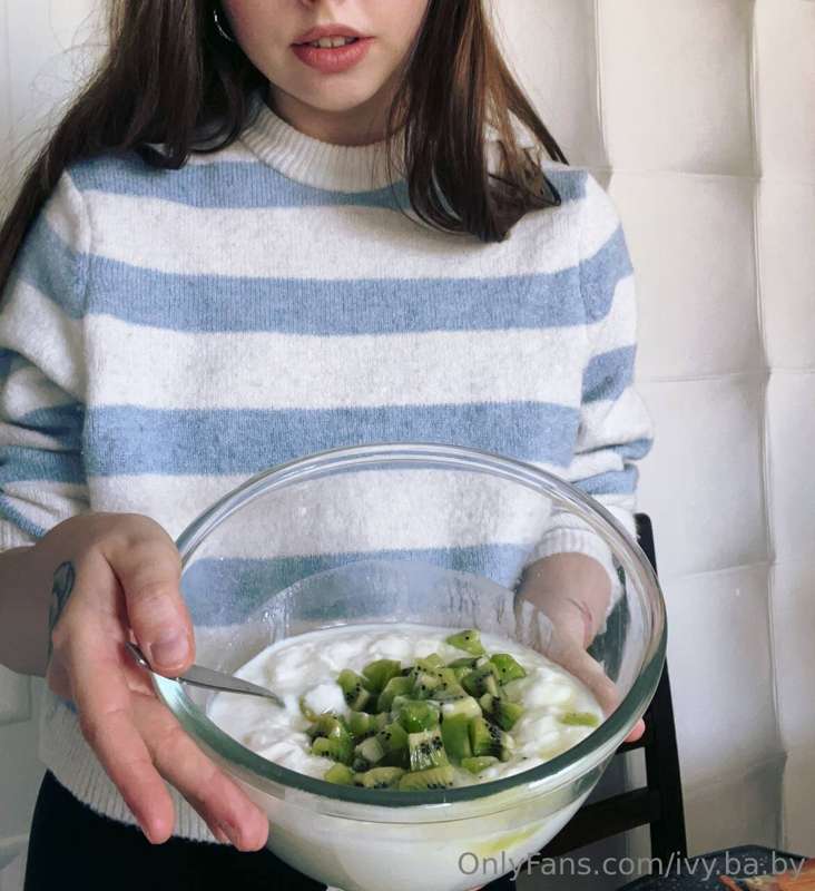 Fruit + yogurt is a great combination for breakfast, don't y..