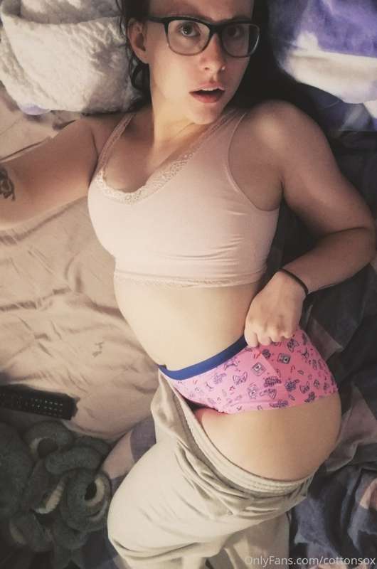 Fresh out the bath and I have new gamer girl panties on 😊 co..