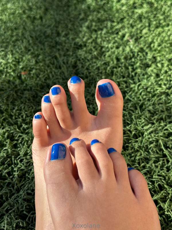 Painted my toenails blue 💙 do you like? 2