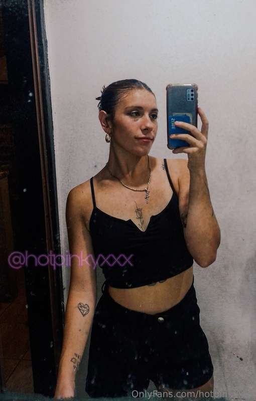 looking for a daddy to make him happy, and horny 😋😈