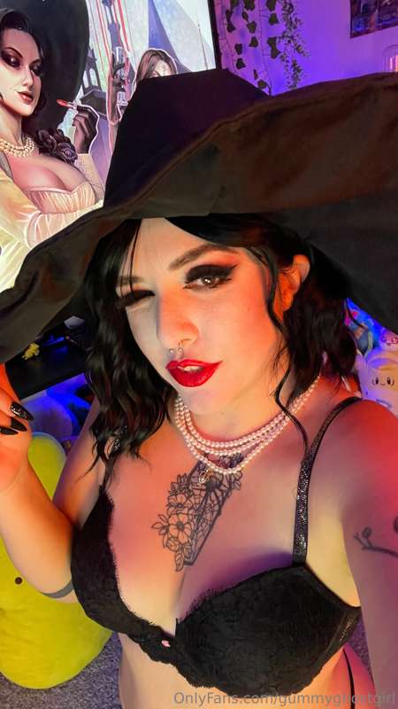 Lady D takes off her dress for you 🍑 14