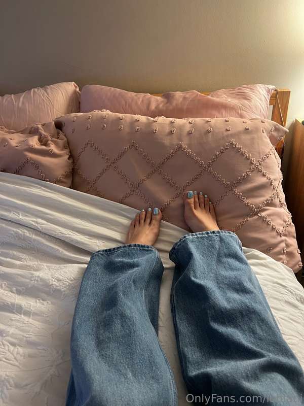 Love my cute little toes ~ but I need to take some new soles..