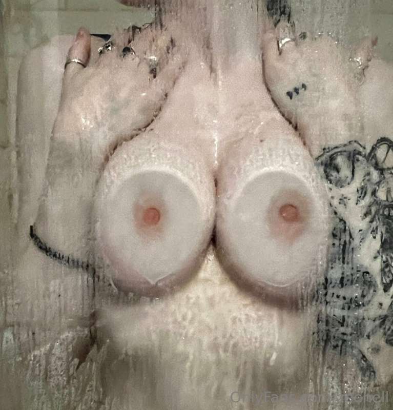 shower with me 🚿🧼🛀🫧