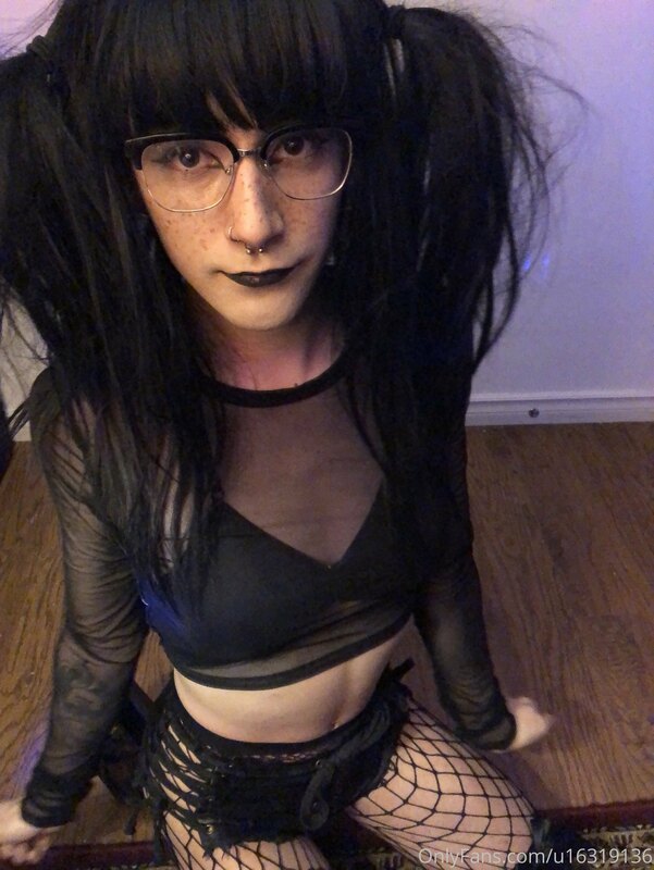 i actually try n look cute before i get my face fucked and m..