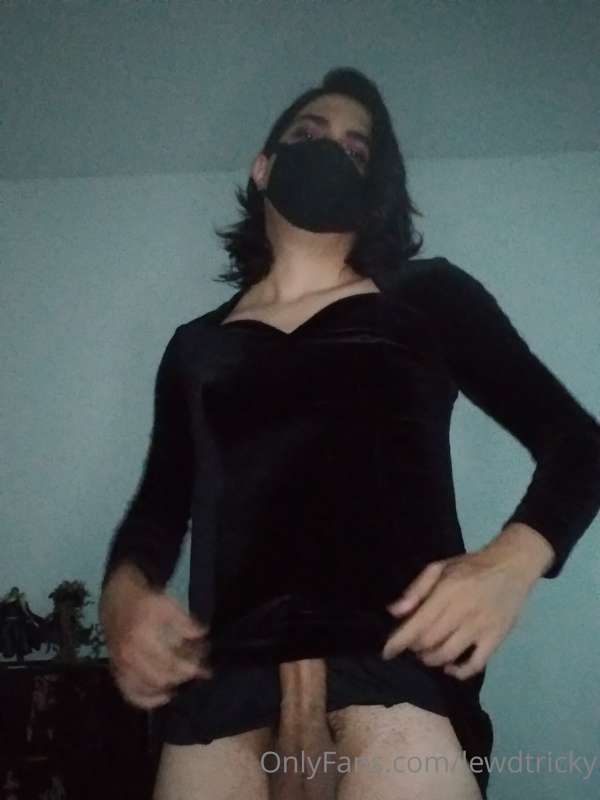 I lift my dress up and it just, keeps going doesn't it? Look.. 6