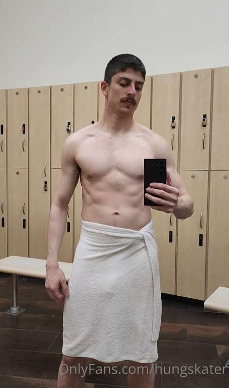 Who wants to sniff/lick my pits before I shower up? 2