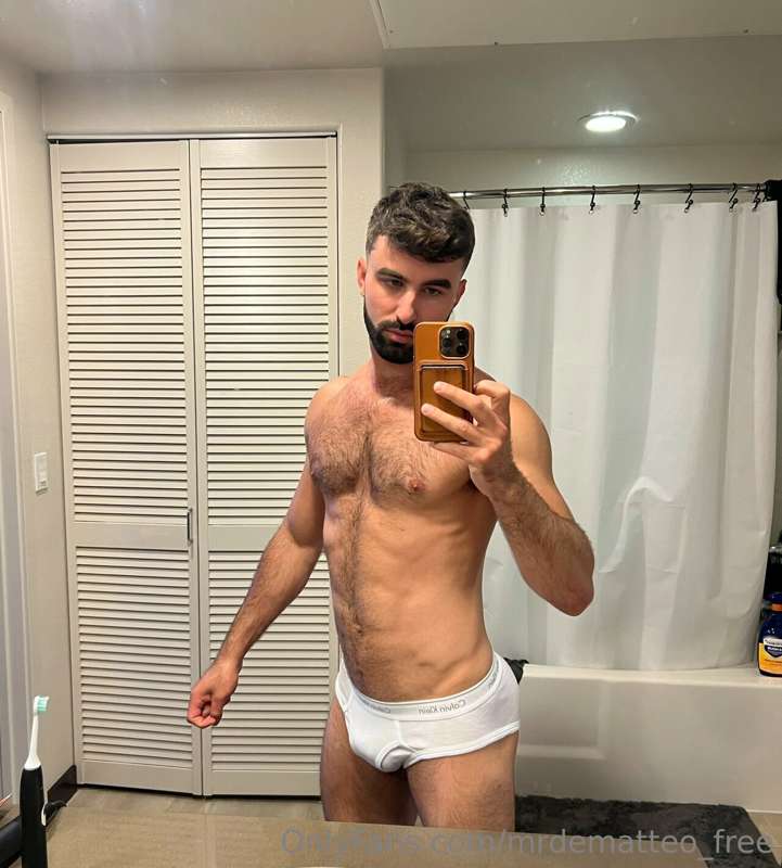 my main is 40% off you guysss 😉 

hot new stuffff is there c..