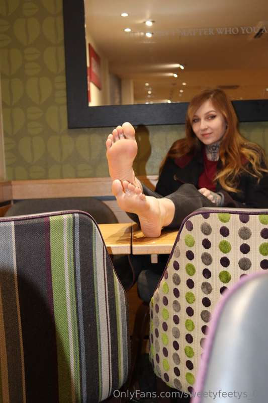 Imagine meeting your date and she is waiting for you with he.. 7