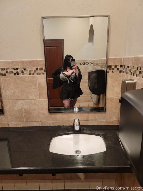 Do u like public sex?  I would love to get filled and maybe ..
