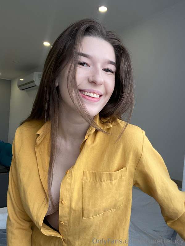 Yellow shirt like the sun😋 2