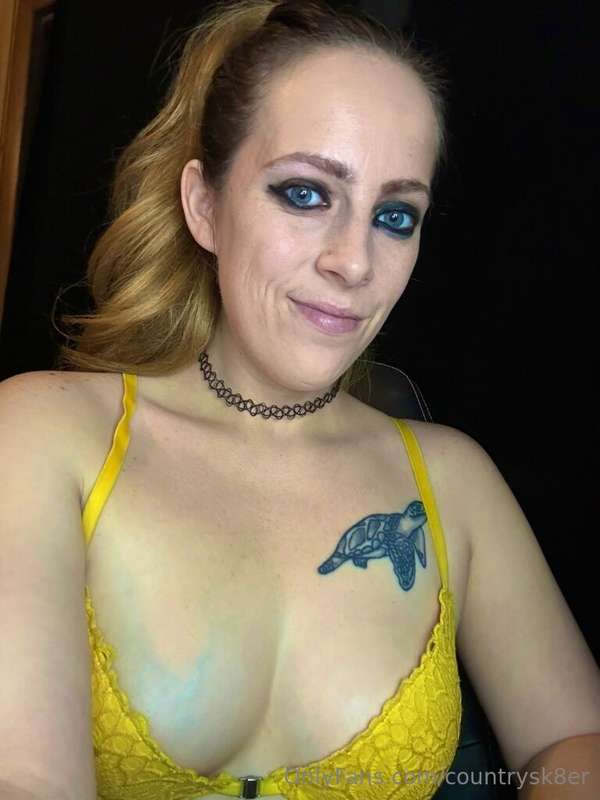 Yellow and orange a🥵🥵🥵🥵 1
