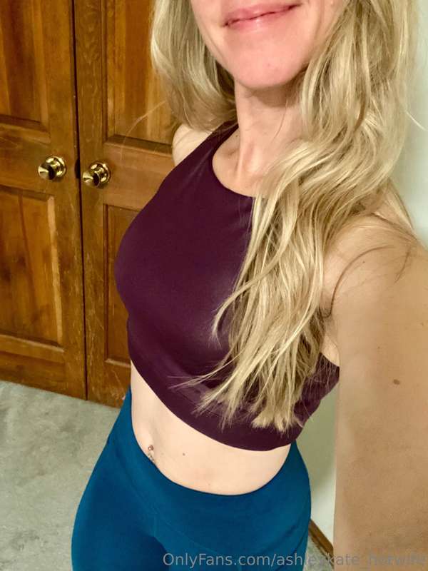 Good morning!! Gym time! Then I’m baking pies all day 🥧😊 Wha..