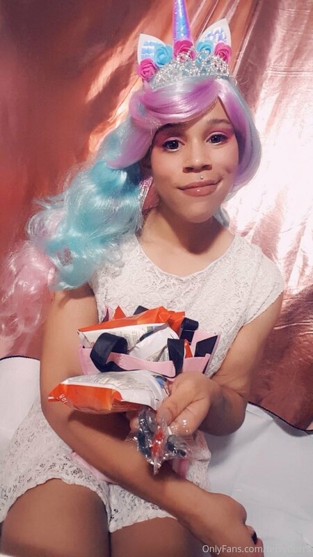 HAPPY EARLY HALLOWEEN!! FROM YOUR LOVELY PRINCESS UNICORN TO.. 6