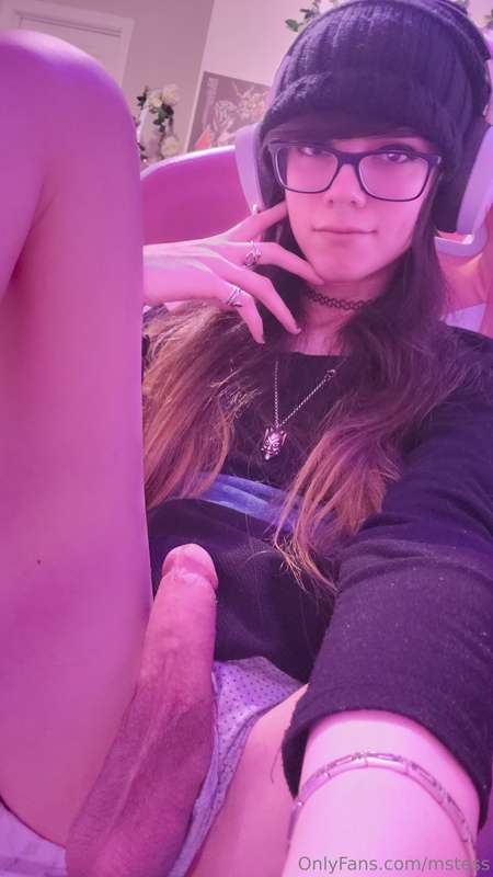 I've been a horny girl lately (as some of you may know). Her.. 4