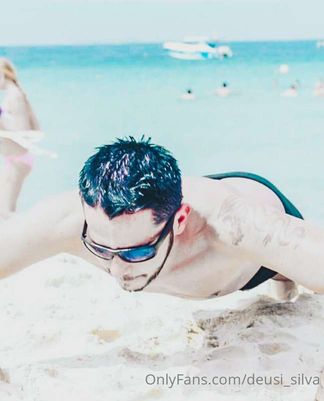 That day I was working out on the beach and horny.😜