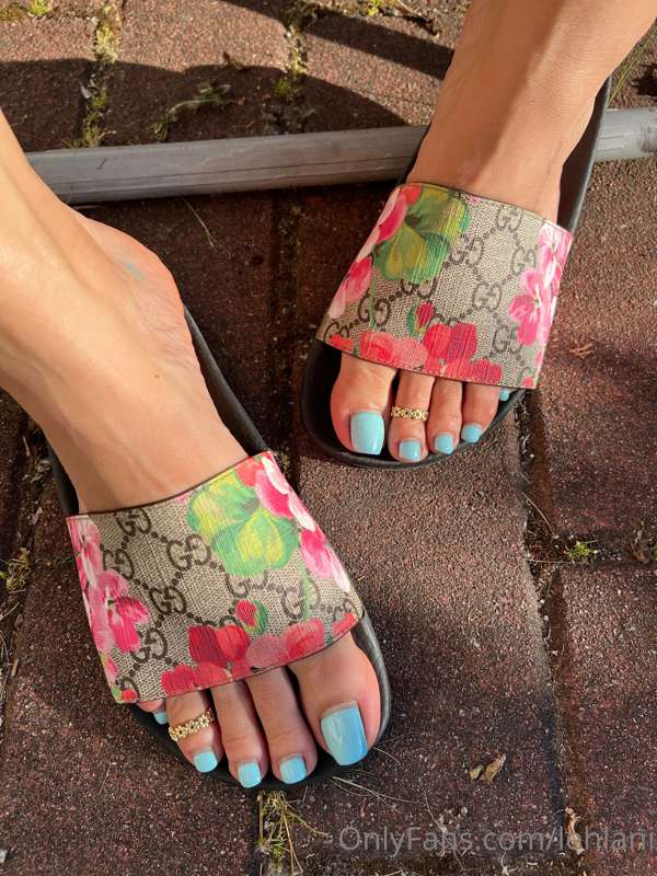 I’m sure u would take a peak at my soles if u walked by my p.. 1