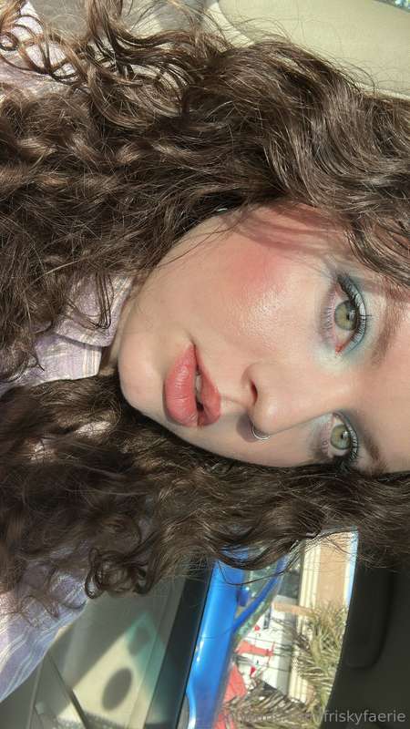 Would you guys like to see selfies of my beautiful face some..