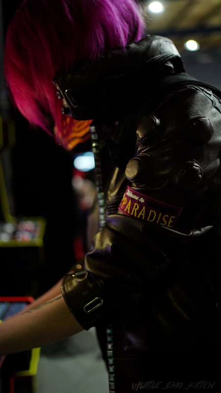 I cosplayed V from cyberpunk 2077!  Even cosplayed at comic .. 6