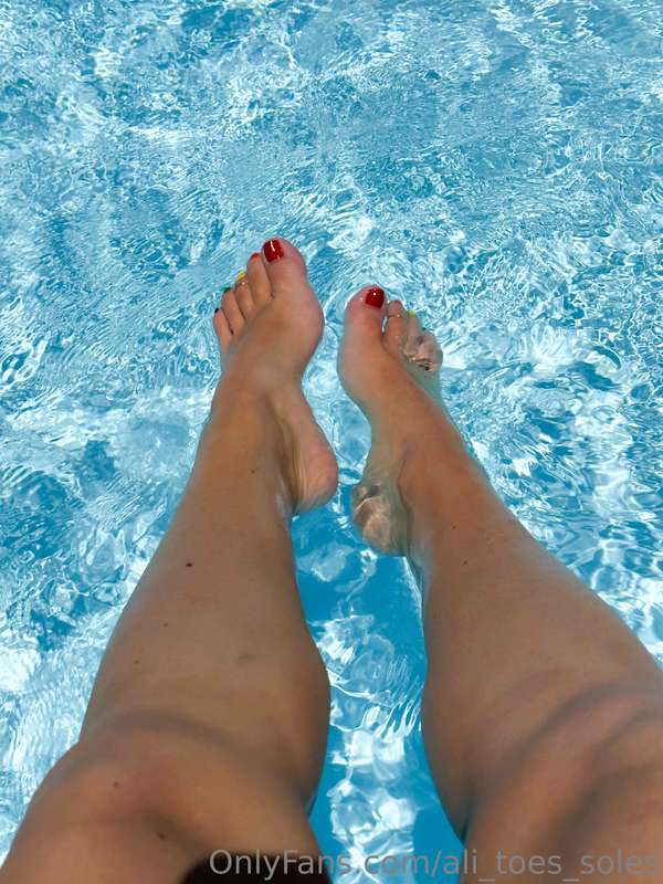 Do I like to splash in the pool for attention? Well did it w.. 1
