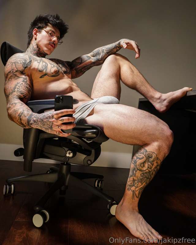 Step into my office & take a seat 😉👨🏻‍🏫…My ADULT content 🔞👉 ..