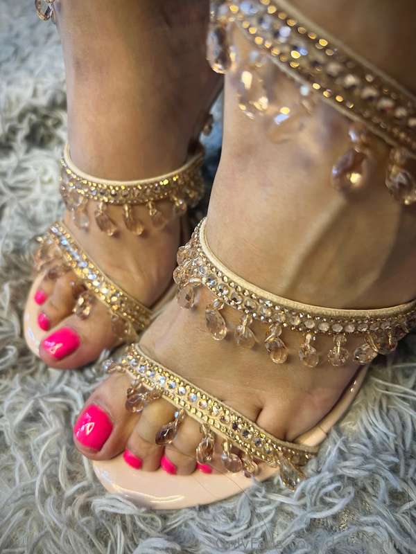 💖🦶🏻👄