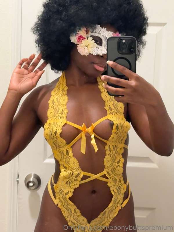 Be honest daddy, does yellow look good on me? 😏☺️ 5
