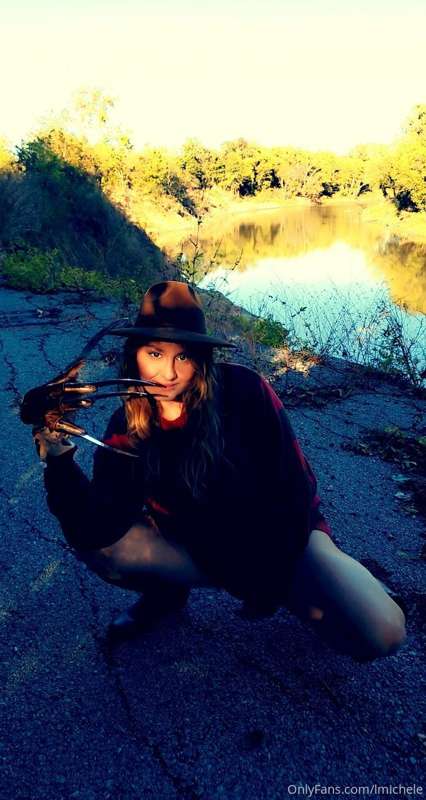 Freddy Krueger cosplay
If you enjoyed, tip me on my Skates c.. 11