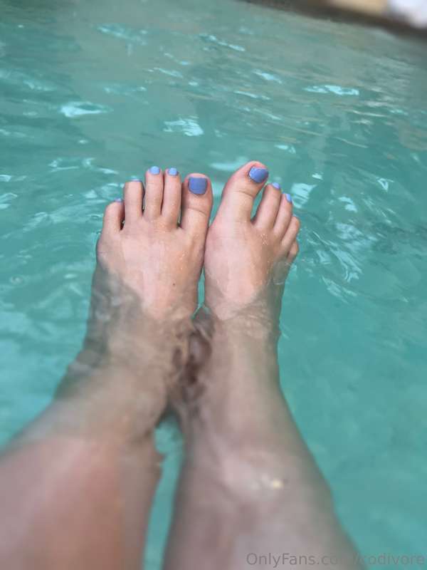 Wet Feet Wrinkly Toes 🦶🏻 1