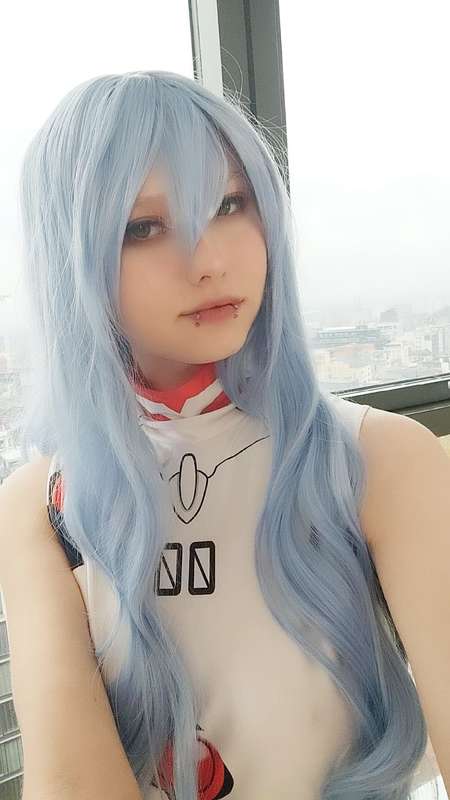 my face or my squishy anime thighs? 

p.s. if you're new her.. 8