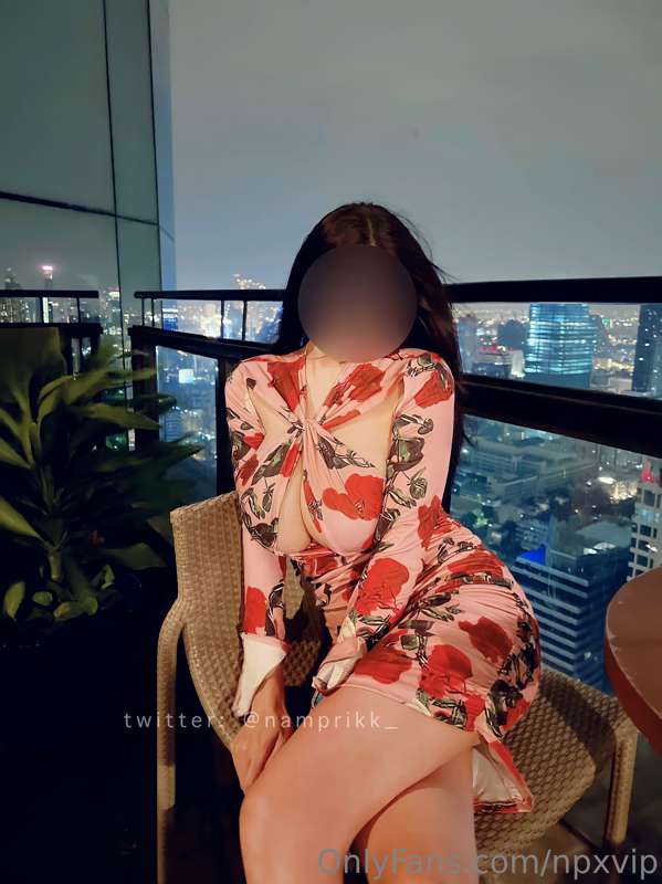 ไปทำอะไรเสียวๆบน rooftop กันมั้ยงับ 🌃
Would you take me out .. 2