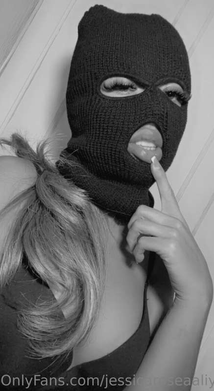 I'm back baby and ready to plaaay !!!
I’m horny as fuck and ..