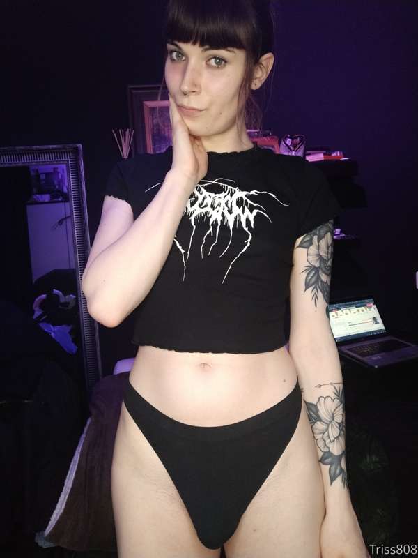 Hi everyone! 

Got a new picture set for you all today and a.. 35