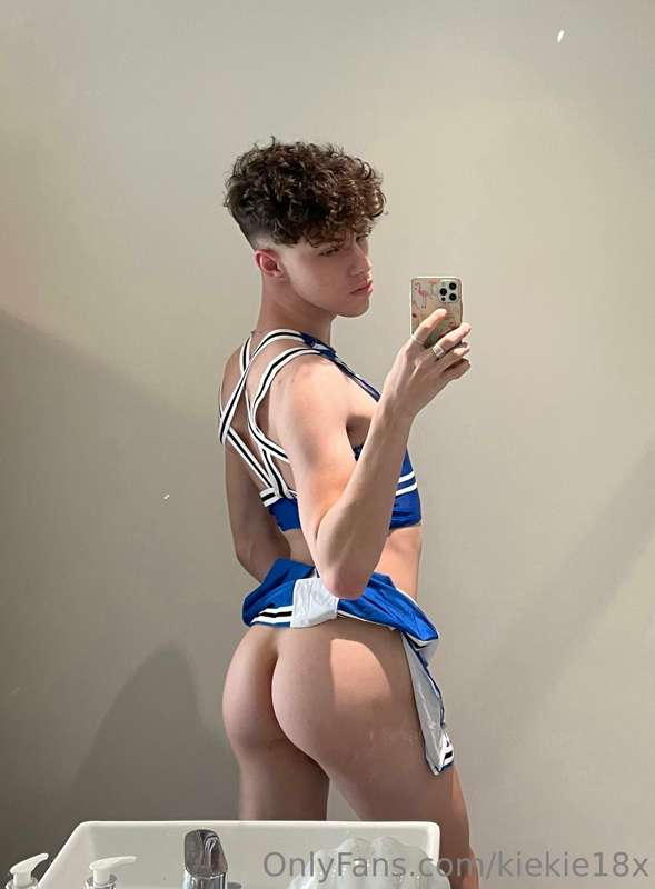Cheerleader twink 😊🎉 5