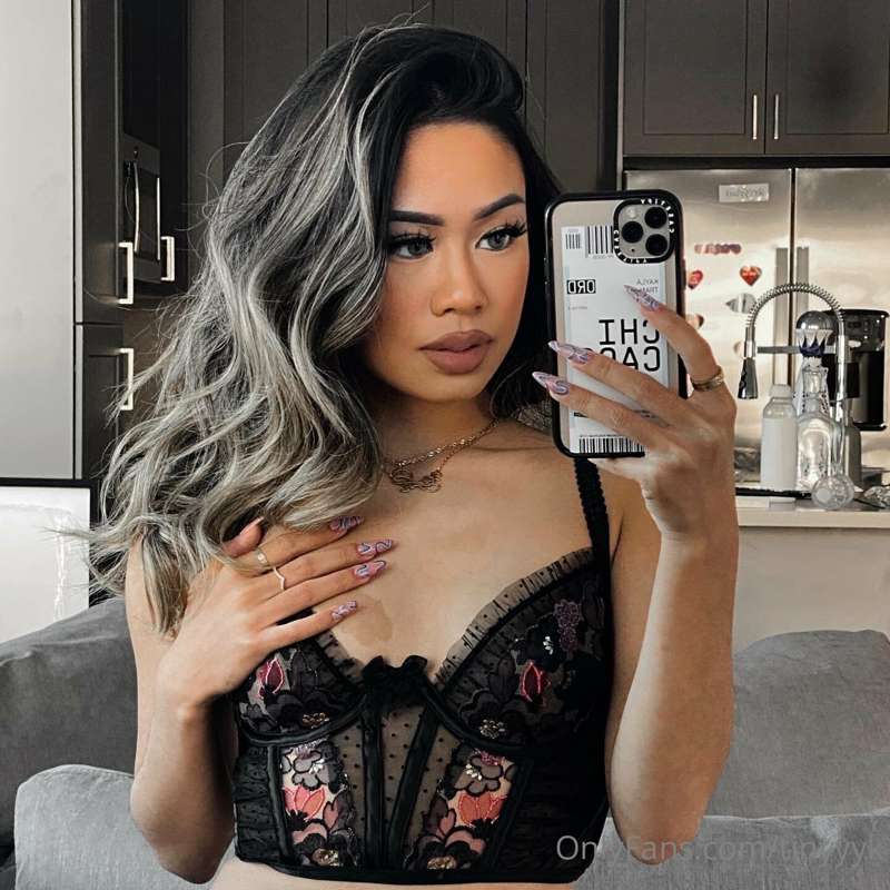 don’t forget i’m going live @ 9 tonight ❤️‍🔥 3 hrs from now ..