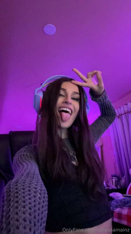 Wanna have some fun in the DMs tonight? 😚