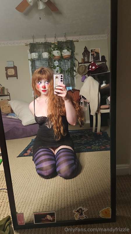 What hole should this clown use?  4