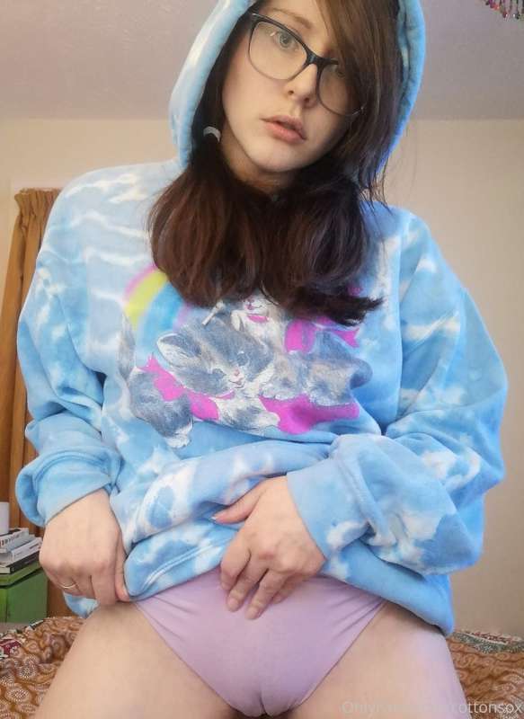 Some cheeky camel toe for your Thursday