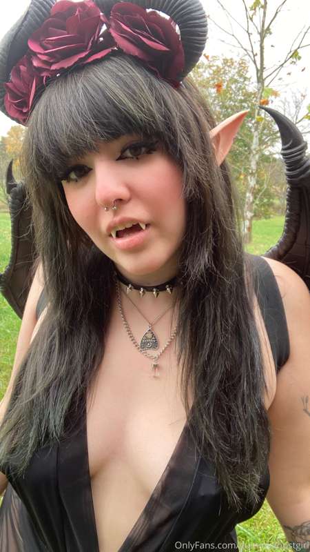 Demoness out on the prowl 😈 18