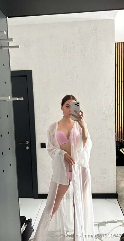 Oh, I think this outfit is too hot for me,🥰🥵 I need to take ..